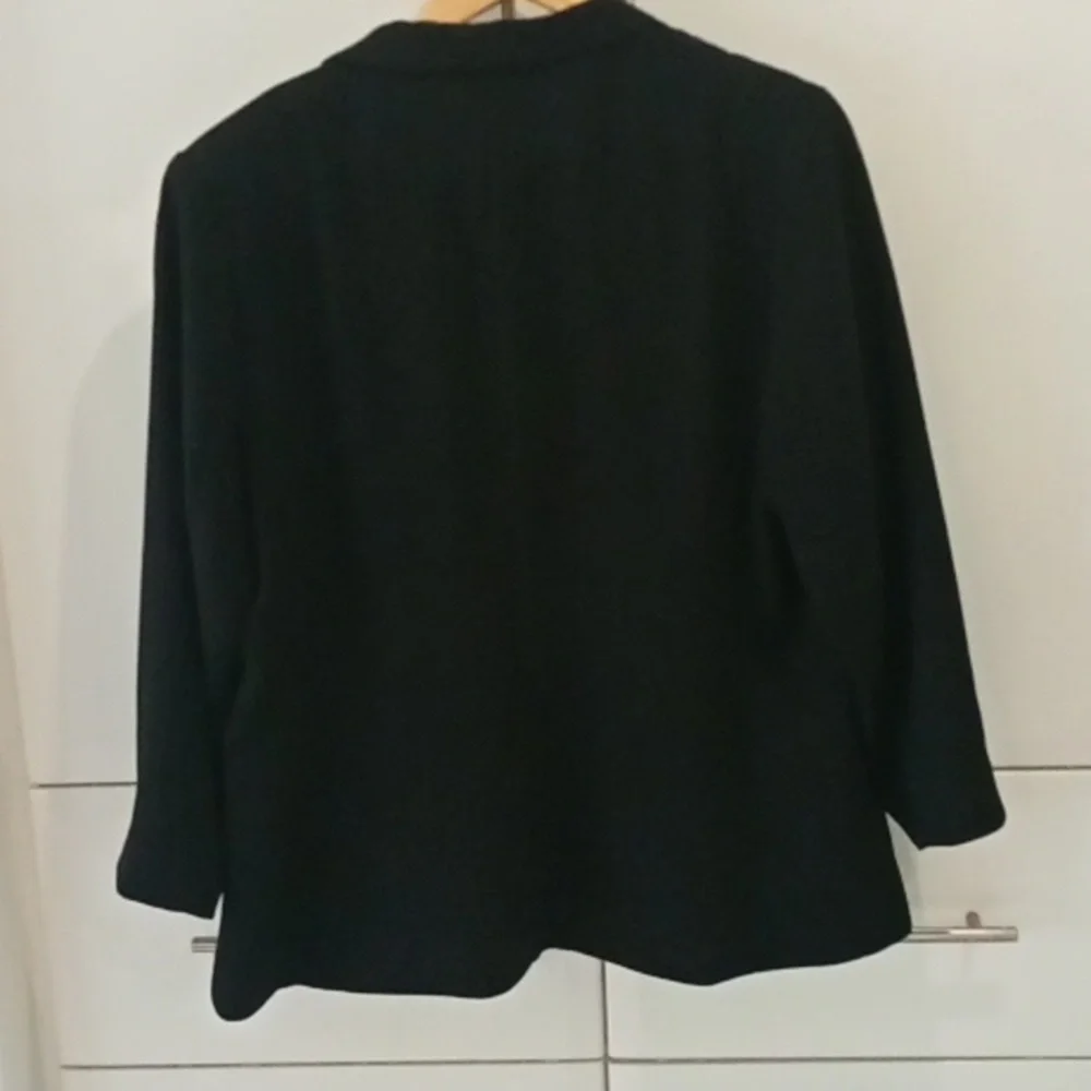 H&M Classic black pant and blazer suit, trousers size 16 , blazer size 12 - Picture 5 of 10